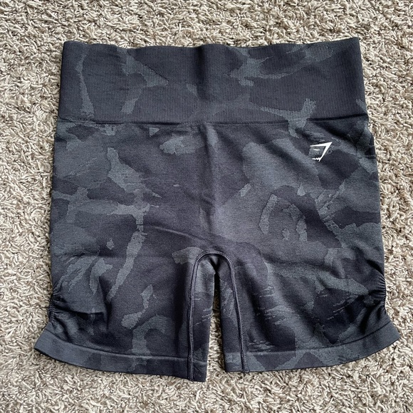 Gymshark Pants - NWOT Gymshark Adapt Shorts